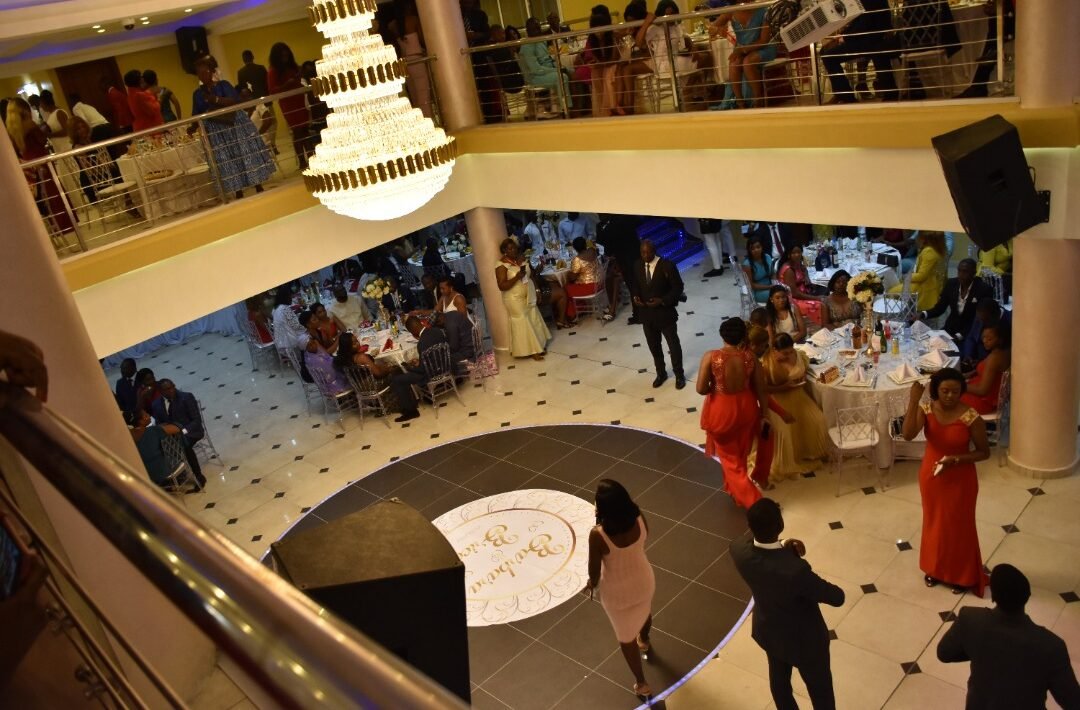 PARTY ROOM  
